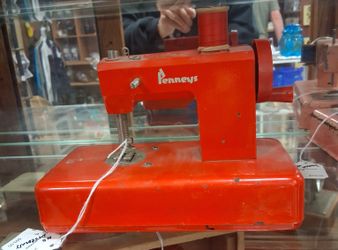 VINTAGE SEWING MACHINE PENNY'S