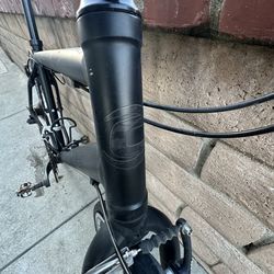 Cannondale bicycle   lightweight aluminum  needs a clean  Sitting in the garage Hand made in the USA