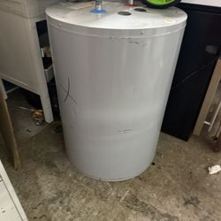 water hester 35 gallons new