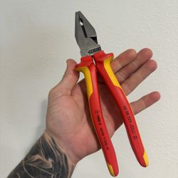 Knipex 9" High Leverage Combination Pliers-1000V Insulated