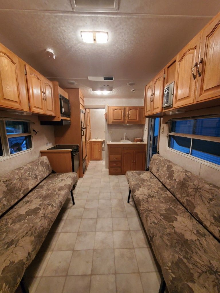 2005 21ft Toyhauler Travel Trailer