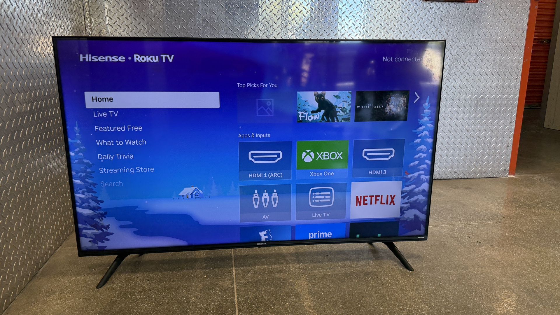 Hisense Roku TV 50” LED LCD - Model 50R6E3 – with Remote