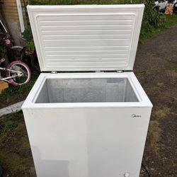 Midea Chest Freezer