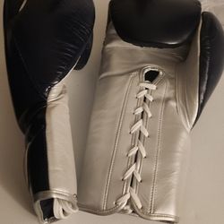 14 Oz Navy Blue and Grey With free Hand Wraps. 
