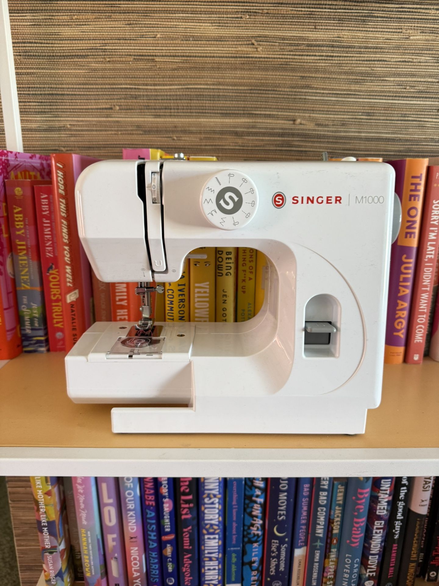 Singer M1000 Mending Machine