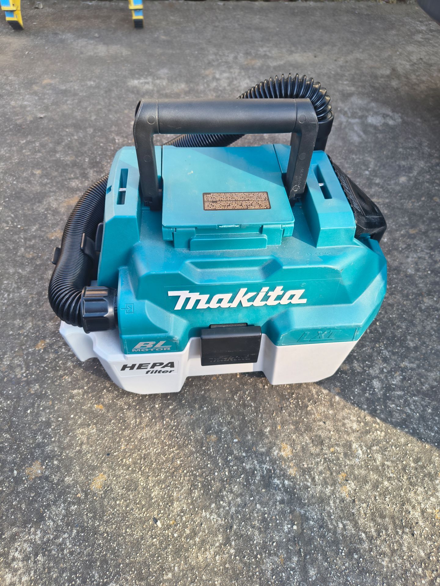 Makita portable vacuum