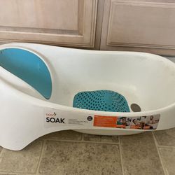 Boon Soak Bathtub