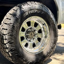 18 Ford F250 With 325/65r18