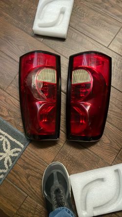 Chevy Silverado 2006 Tail light