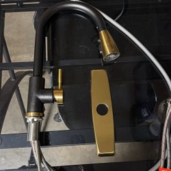 Kitchen Faucet. Blk/Gold
