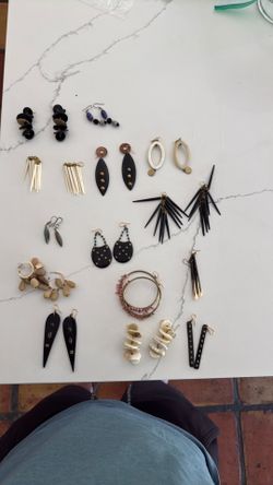 Assortment of good jewelry