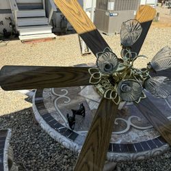 Bonito Ventilador De 6 Aspas Trabaja EXELENTE  Con 10 Días De Garantía.  $35. Lo Tengo En El Centro Apártelo  (contact info removed) 