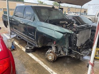 Parting Out 2015 Chevrolet Silverado 2500HD Diesel Crewcab Parts Only