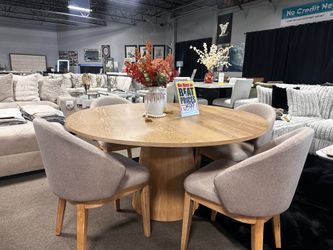 Stunning round dining table set! $1599 🚨📦