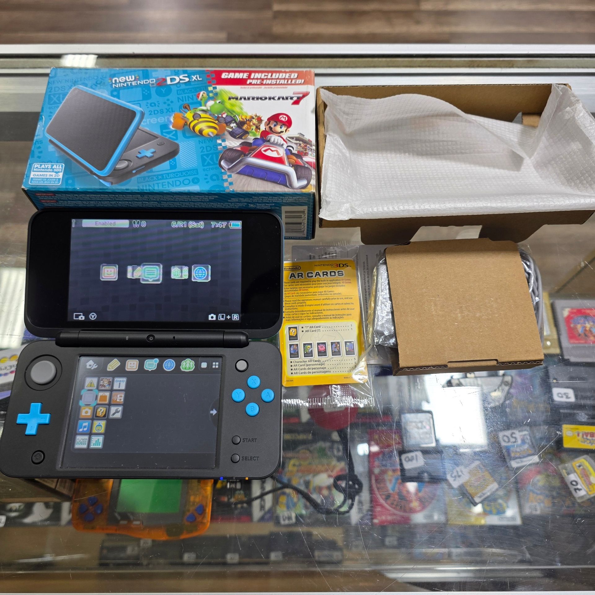 New Nintendo 2DS XL CIB Nice Condition