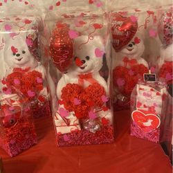 White Teddy Bear With Red Heat Flowers Includes A Pouch And Bag Of Chocolates!i