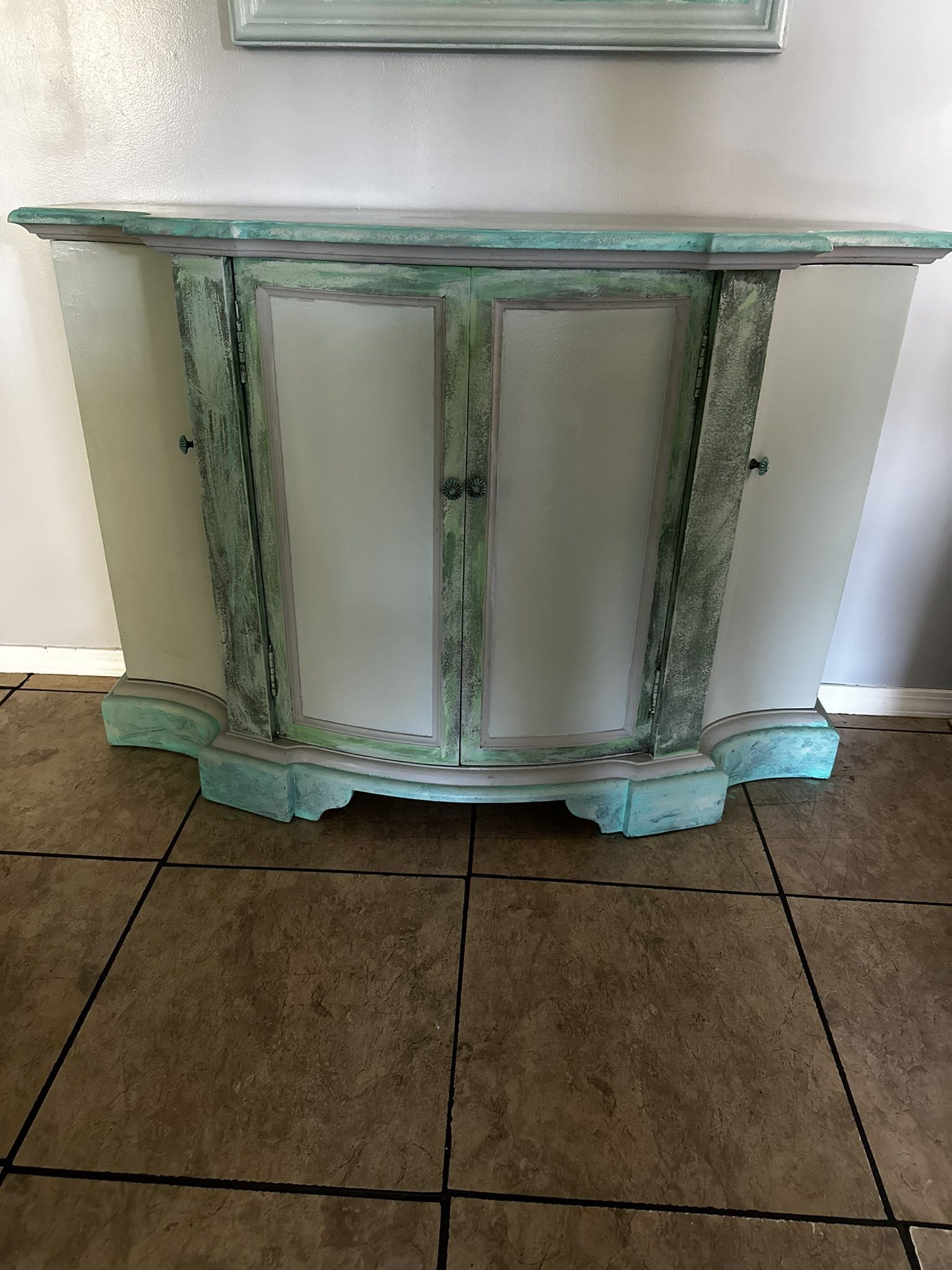 Cabinet Hutch And Mirror Set 