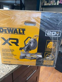 DEWALT
20-Volt MAX XR Cordless 10 in. Dual Bevel Fixed Miter Saw (Tool Only)