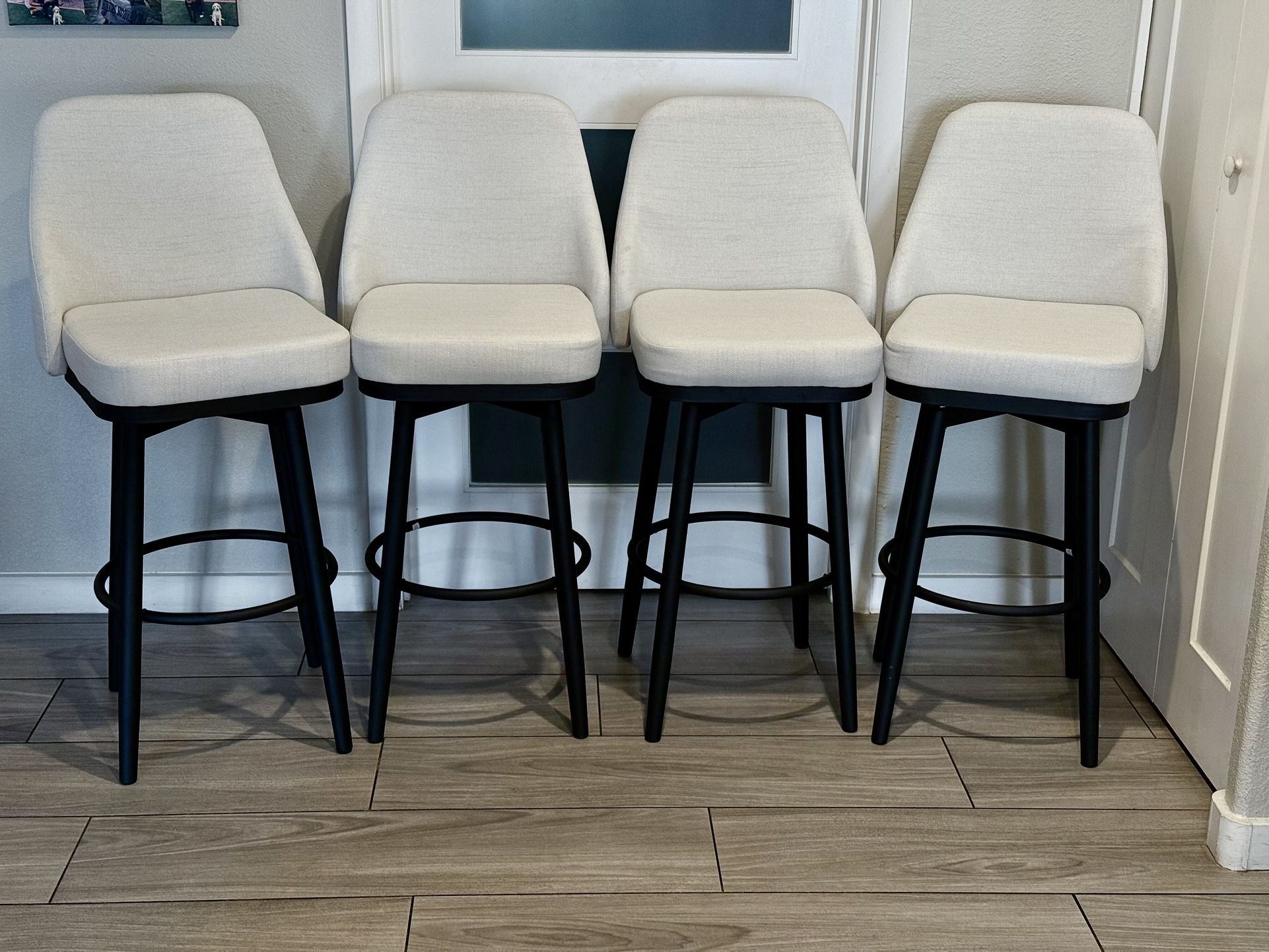SET OF 4 CREAM WHITE SWIVEL BAR STOOLS ( BRAND NEW AND ASSEMBLED )