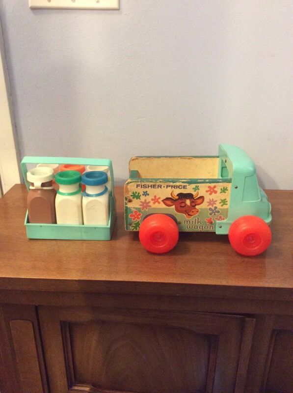 VINTAGE FISHER PRICE MILK WAGON TRUCK WITH CARRIER AND 6 BOTTLES 1966