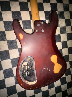 Electric guitar– Heavy Wear
