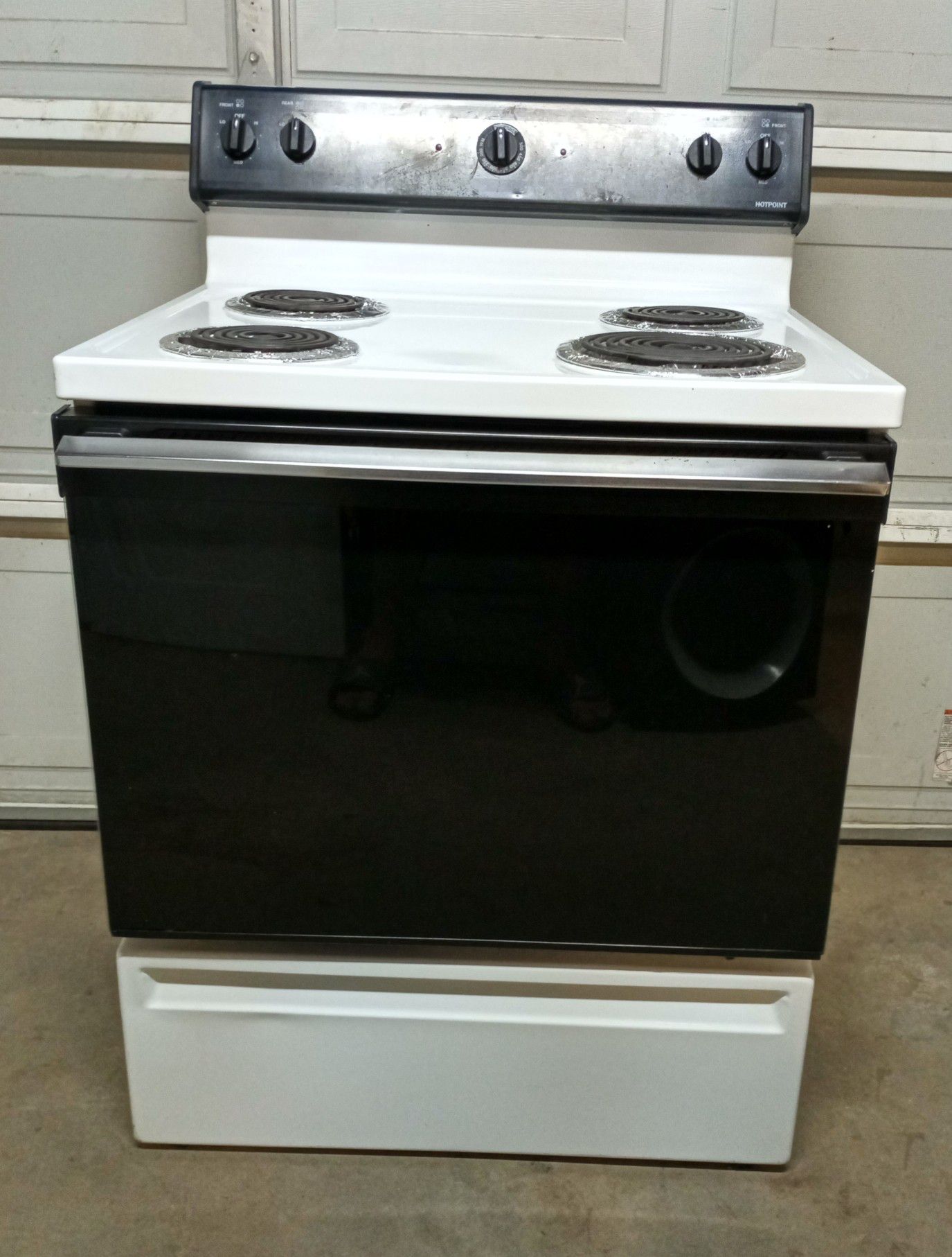 Hotpoint Electric Stove *Good Condition/ Will Deliver*