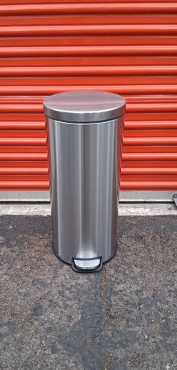 Fcfs 13 gallon stainless steel trash can like new pickup 3-8:30 pm rainbow/charleston cash only read description