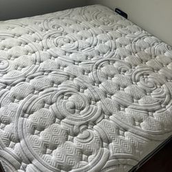 King size mattress + 2 Box springs and stand