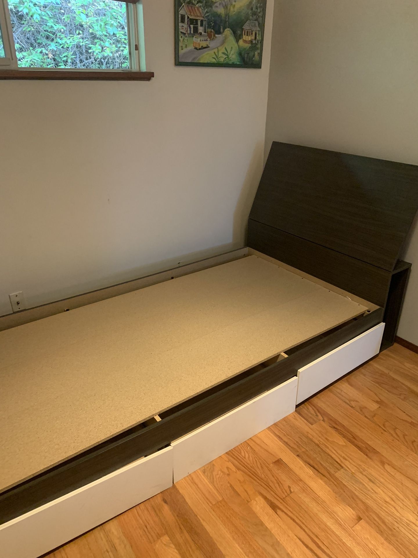 Must Pick Up : FREE Modern Single Bed Frame 