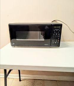 MICROWAVE OVEN