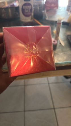 Women’s mesmerizing perfume