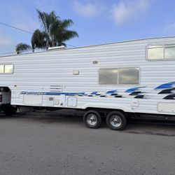 2004 Weekend Warrior LE2905 5th Wheel Toy Hauler