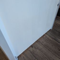 Retractable Mesh Dog Gate