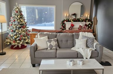 Gorgeous Gray Couch (2 peice) Set – Perfect for a Cozy, Modern Home!