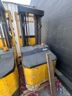 Yale Electric Order Picker - Used needs New Battery