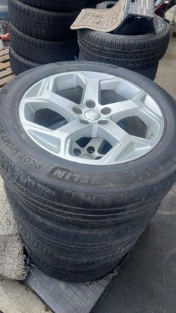 Set of 4  Land Rover OEM  rims and tires  Michelin Pilot Sport All Season 255/55 ZR20