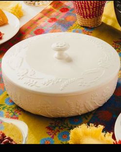 Princess House Cream Embossed Ceramic Tortilla Servir with Lid
