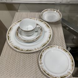 Signature Collection Queen Anne China Set 57 Pieces