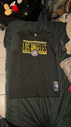 Lebron James lakers shirt  size M