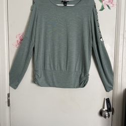 New Women’s Sweatshirt Size Large 