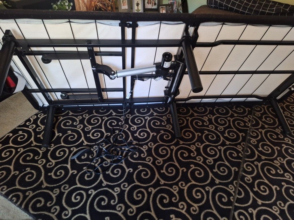 Cal King Adjustable Bed With Remote