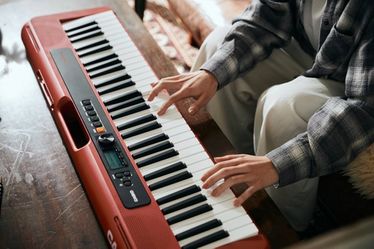 Casio Casiotone CT-S200 Keyboard (Red)