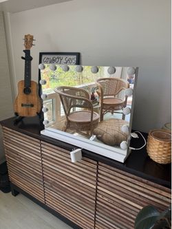 Vanity mirror