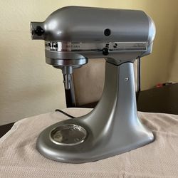 Kitchenaid Artisan  Stand  Mixer (accessories Included)