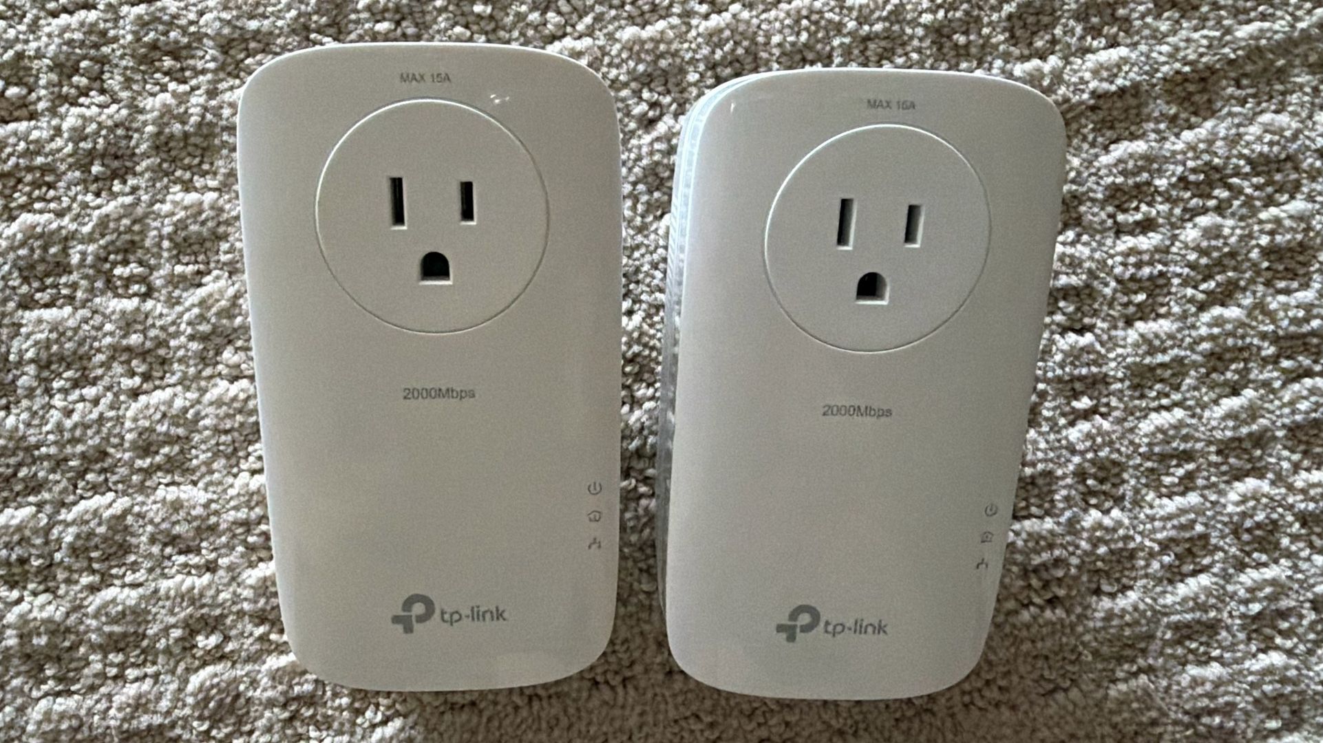 TP -link AV 2000 2-port Gigabit Passthrough Powerline Adapters
