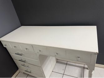 White desk/vanity