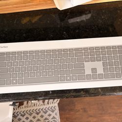 NEW IN BOX   “Z24n G2 monitor with Surface wireless keyboard&mouse