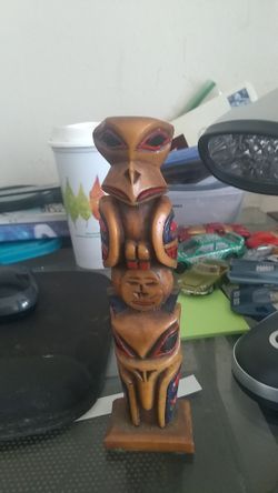AlaskaTotem Pole made by raven