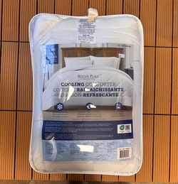 Sutton Place collection king cooling comforter