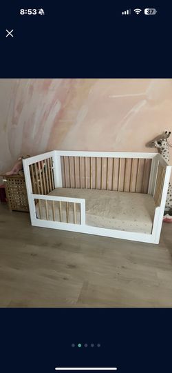 Baby Crib / Toddler Bed